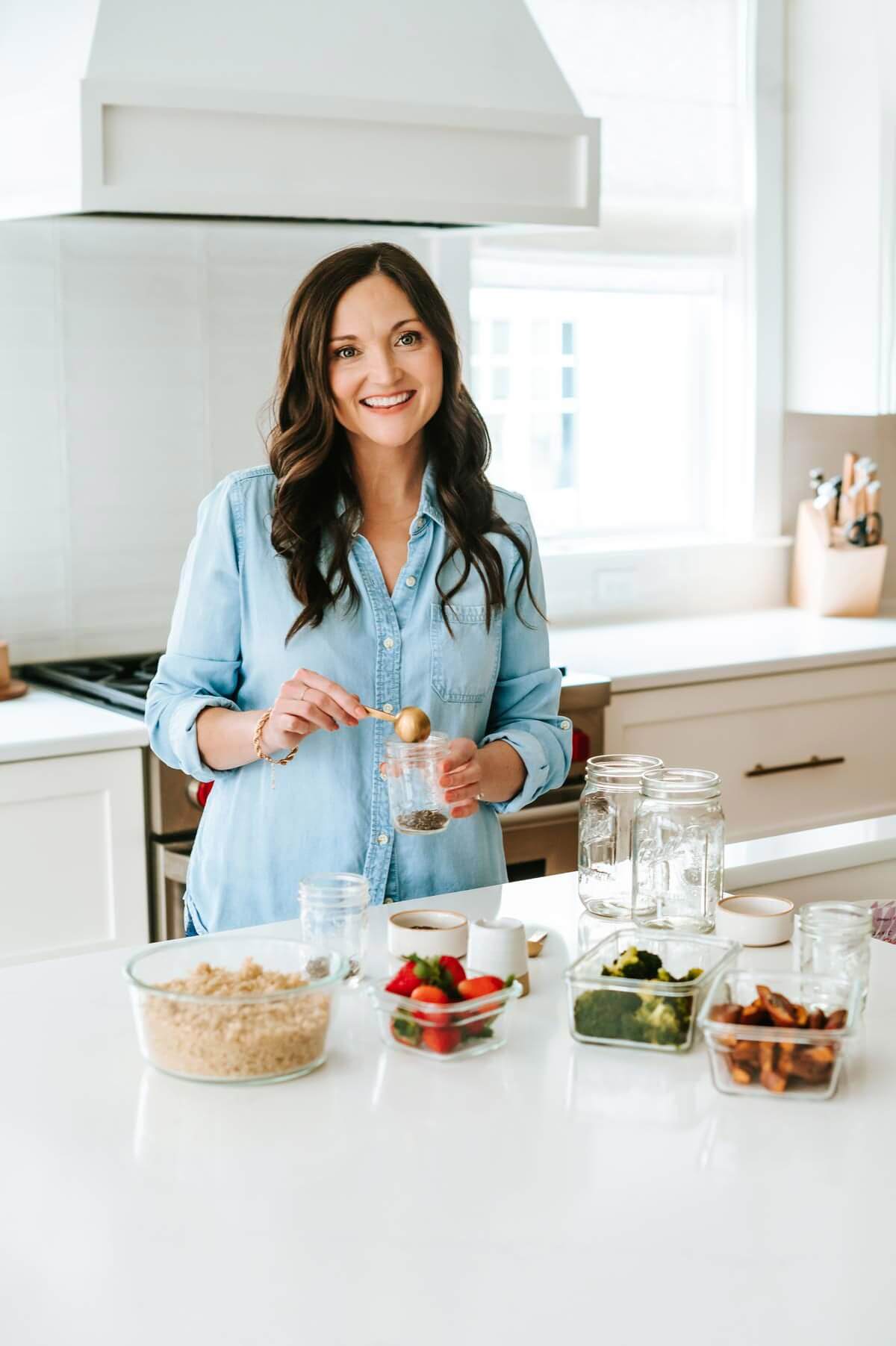 Strawberry Spinach Mason Jar Salad - Eating Bird Food